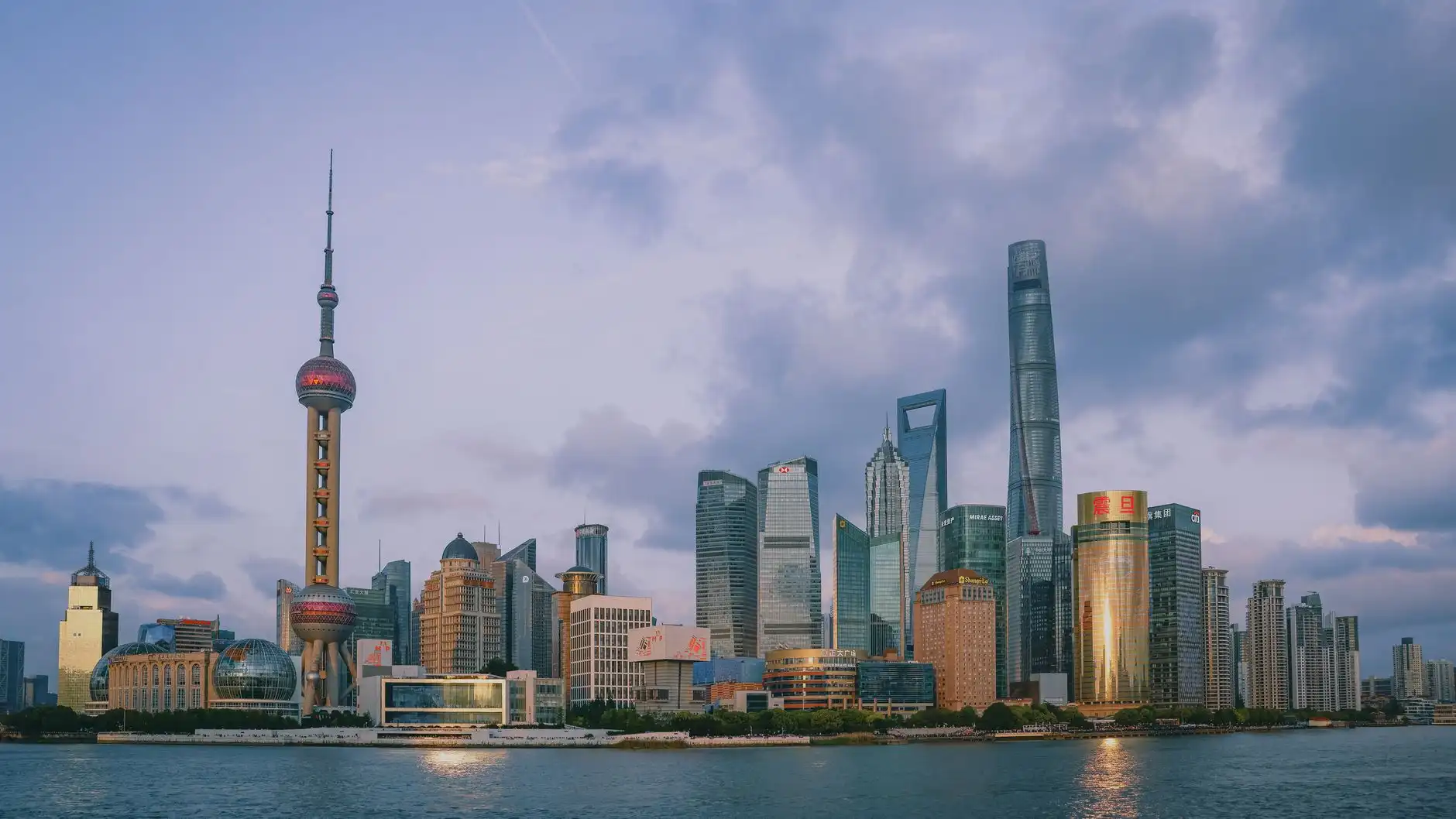 上海萌向多媒体讲台与电子白板联动方案在教育场景中的应用分析