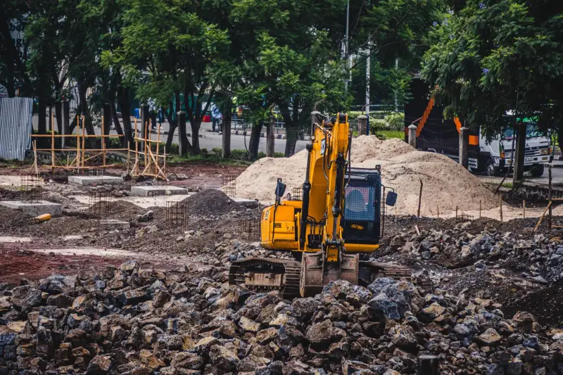智慧教室建设中录播主机与吊麦的协同部署方案