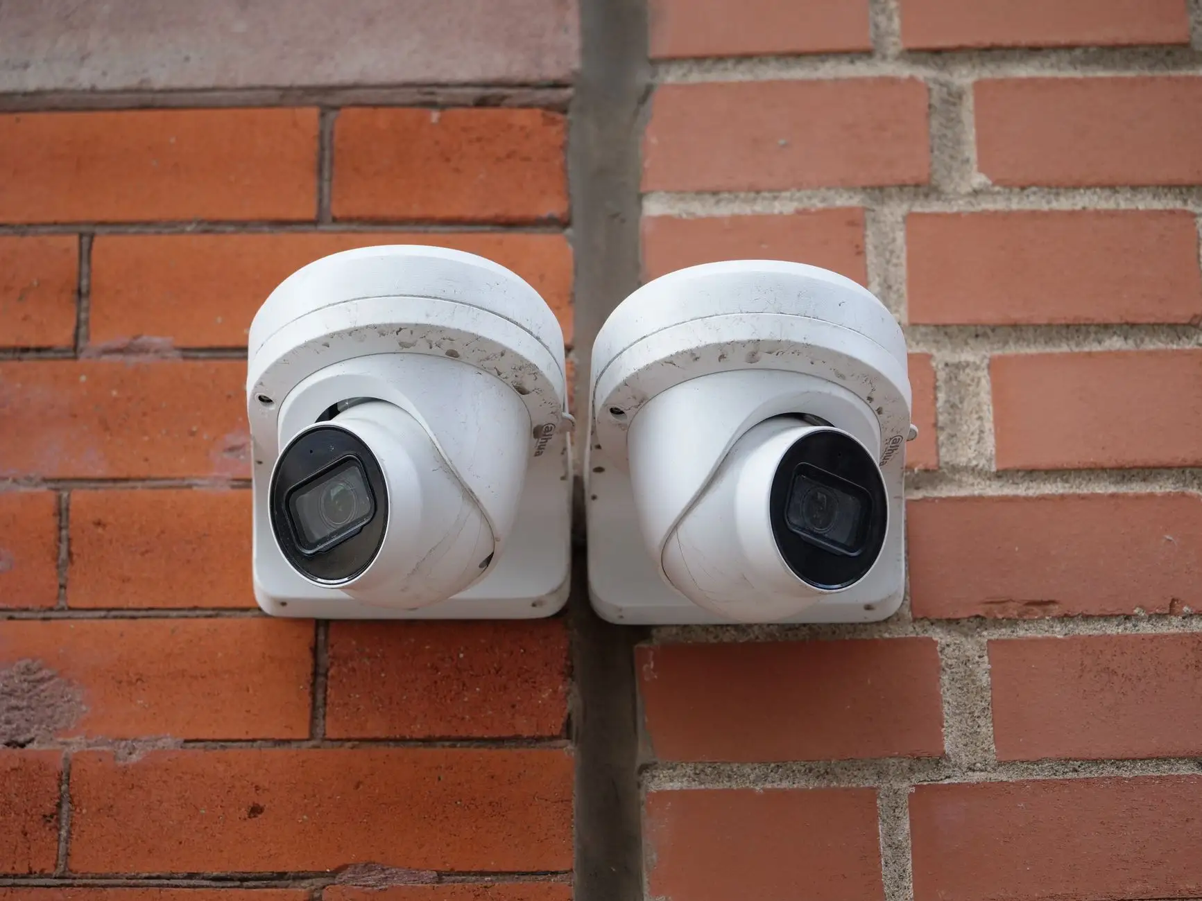 智慧教室录播系统搭建指南：主机与吊麦选型要点分析