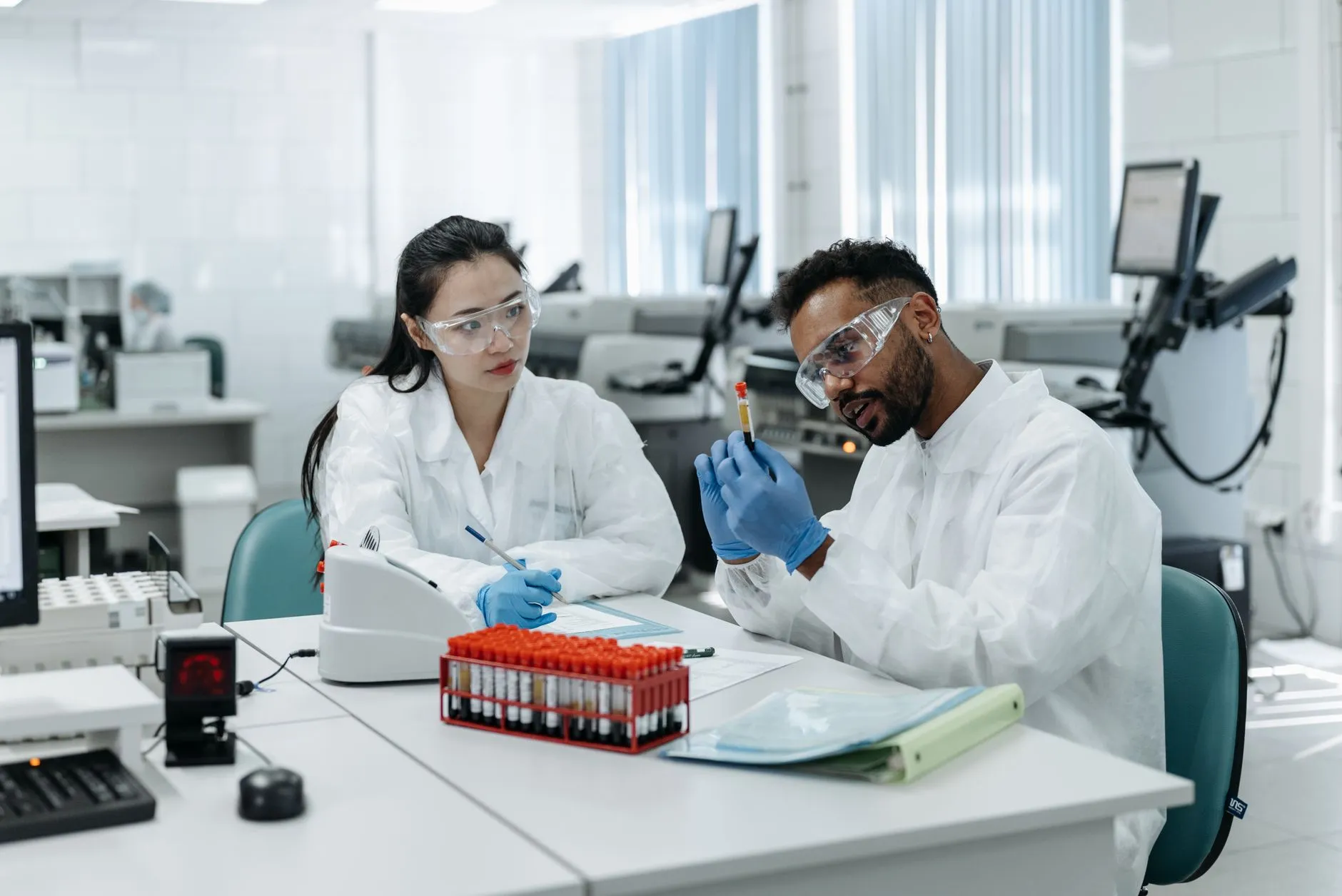 上海萌向科技多媒体讲台与电子白板一体化教学方案解析