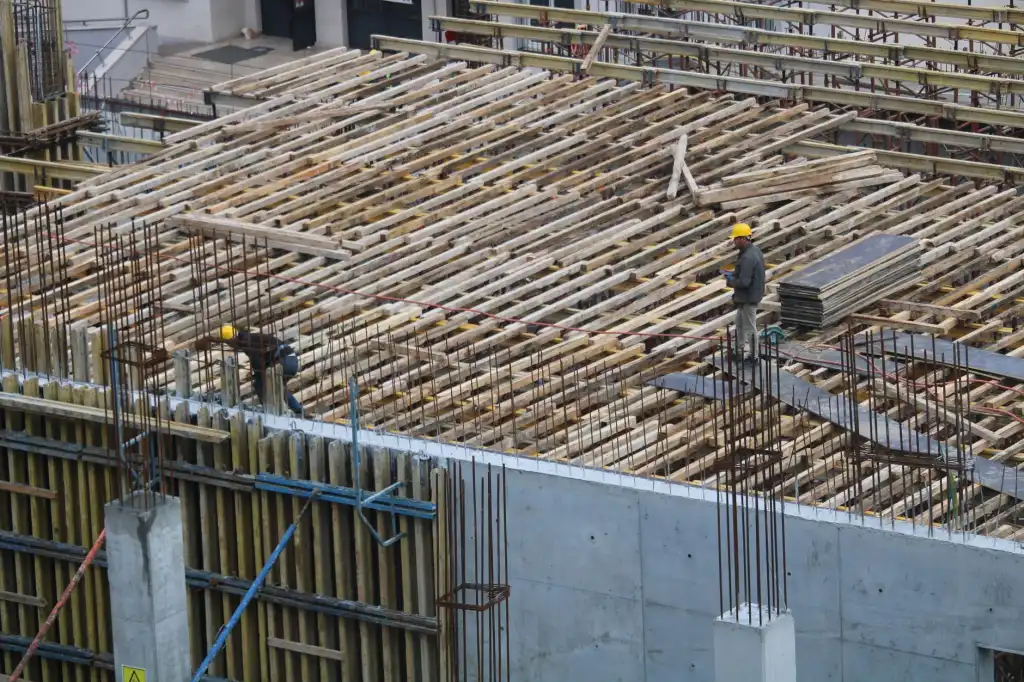 2025年智慧教室建设趋势：多媒体讲台与录播主机协同应用解析