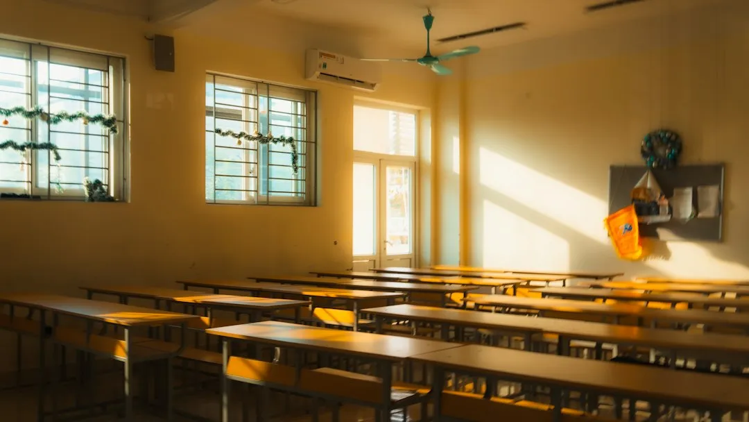 多媒体讲台与电子白板联动方案在智慧课堂中的应用解析