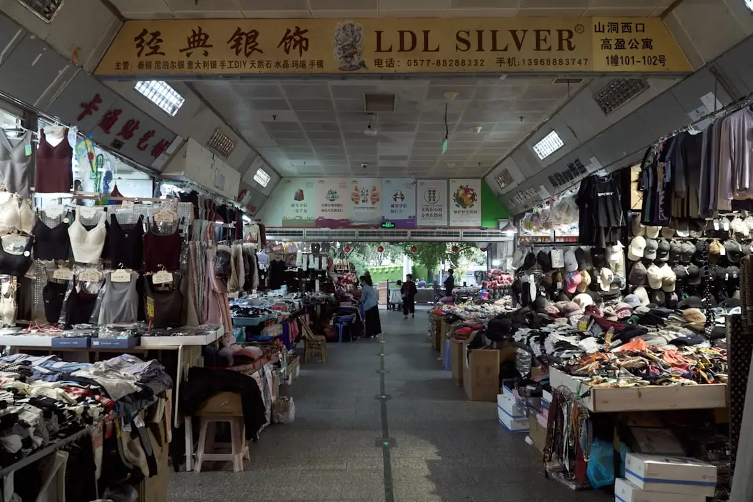 多媒体讲台与电子白板协同部署:智慧教室核心设备选型要点解析